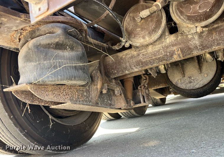 image for item EH2855 1993 Trail King TK100HDG-493 lowboy equipment trailer