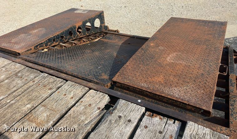 image for item EH2919 2008 Trailerman HHT8185R20 equipment trailer