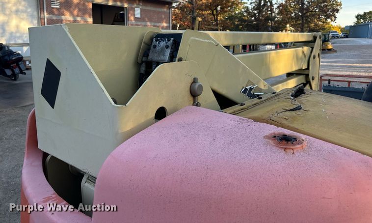 image for item EH7144 2005 JLG 450A Series 2 boom lift