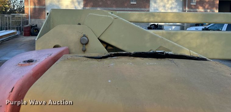 image for item EH7144 2005 JLG 450A Series 2 boom lift