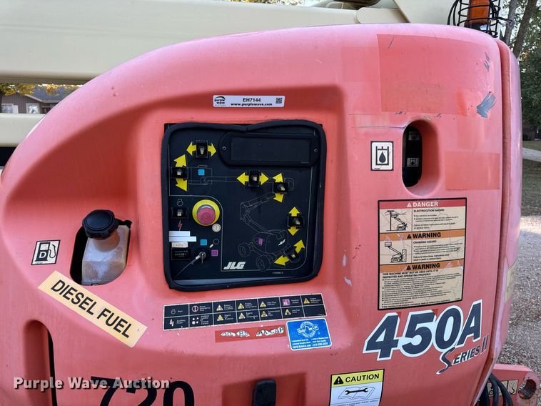 image for item EH7144 2005 JLG 450A Series 2 boom lift