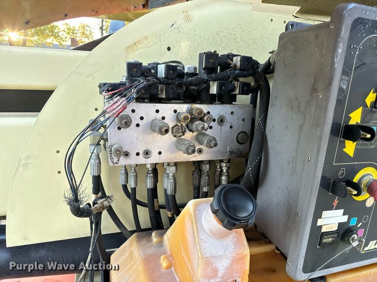 image for item EH7144 2005 JLG 450A Series 2 boom lift