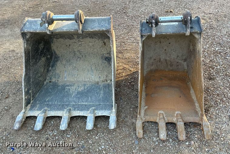 image for item EH7147 (2) Caterpillar excavator buckets