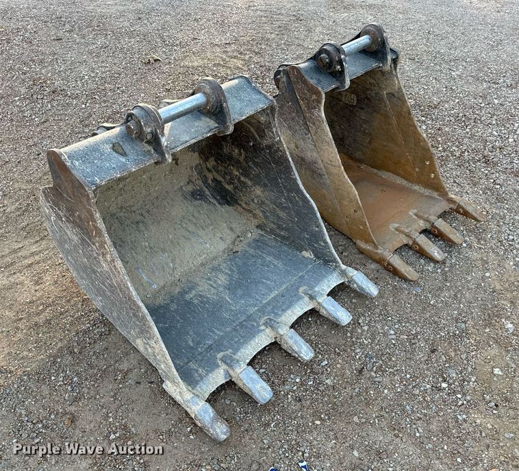 image for item EH7147 (2) Caterpillar excavator buckets