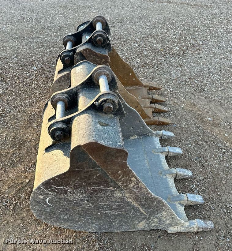 image for item EH7147 (2) Caterpillar excavator buckets