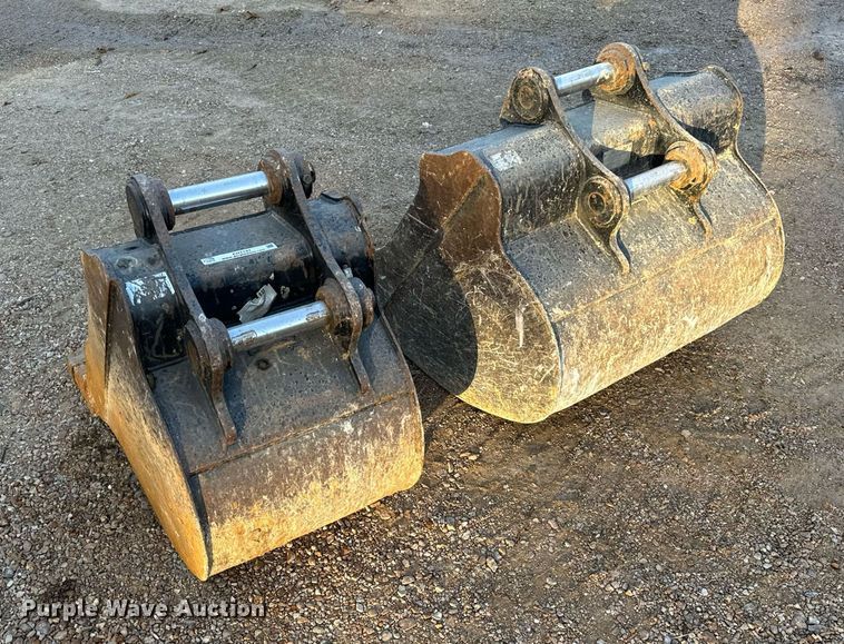 image for item EH7147 (2) Caterpillar excavator buckets