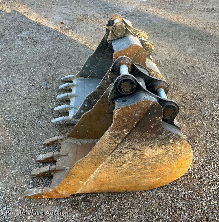 image for item EH7147 (2) Caterpillar excavator buckets