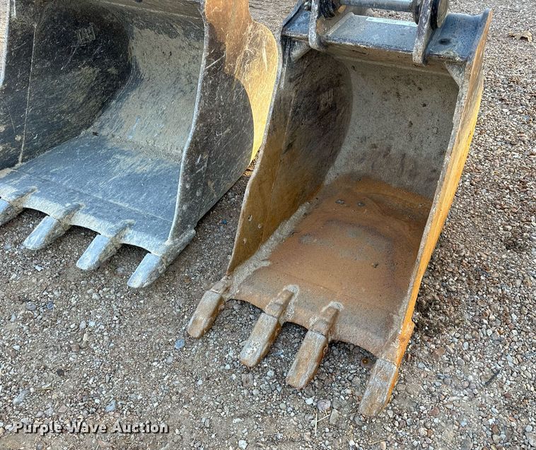 image for item EH7147 (2) Caterpillar excavator buckets