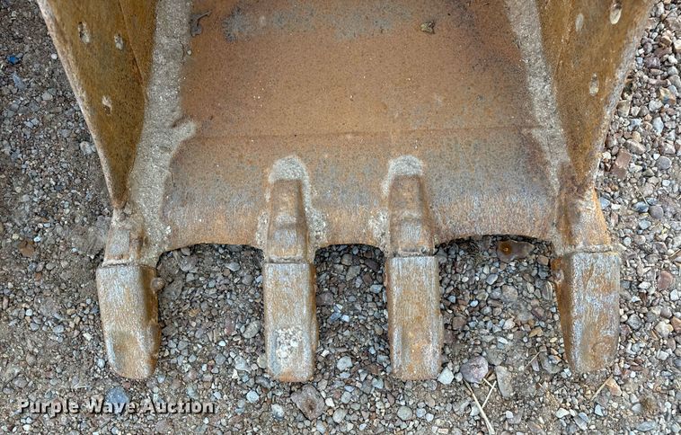 image for item EH7147 (2) Caterpillar excavator buckets