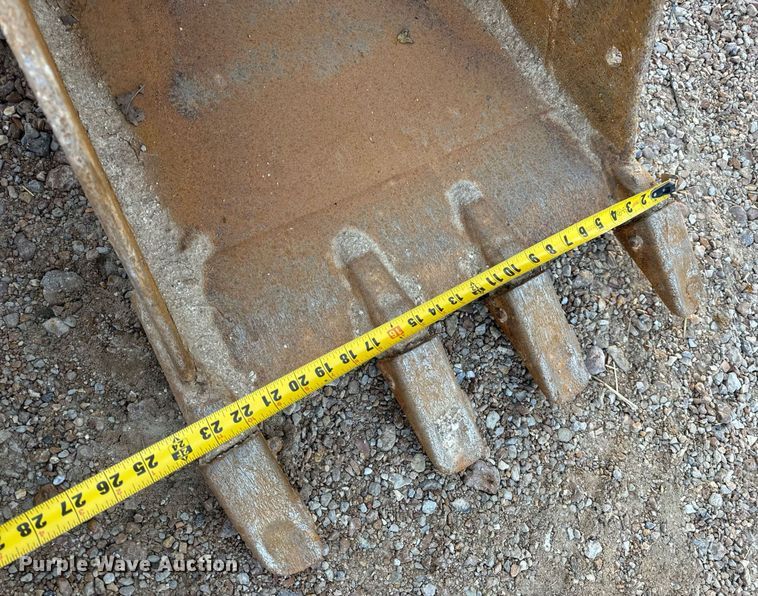 image for item EH7147 (2) Caterpillar excavator buckets