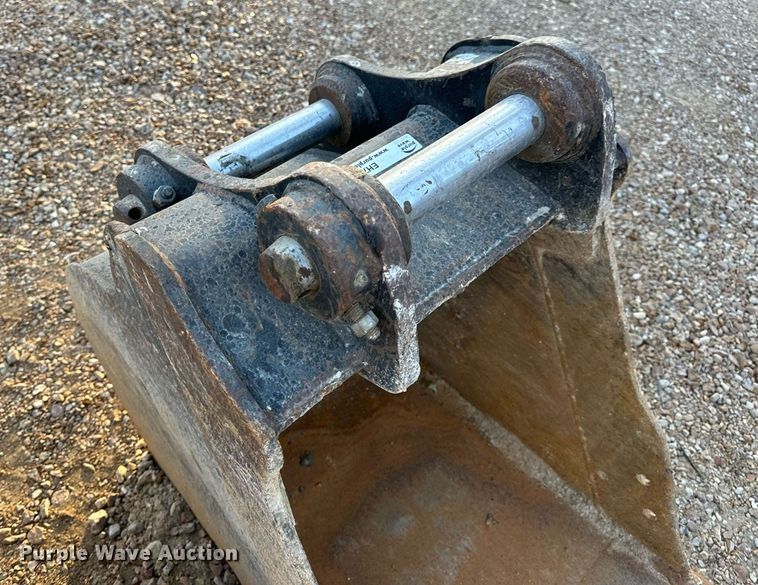 image for item EH7147 (2) Caterpillar excavator buckets