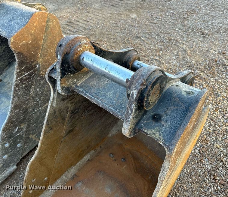 image for item EH7147 (2) Caterpillar excavator buckets