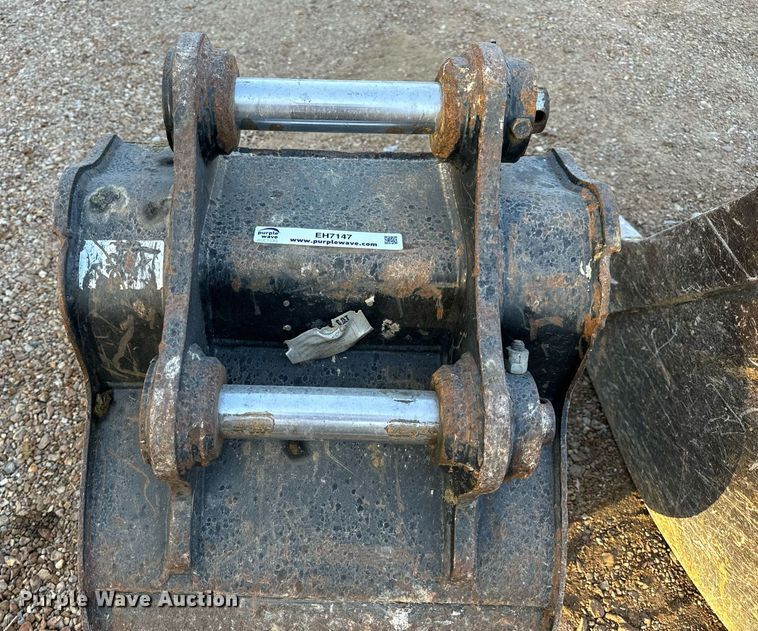 image for item EH7147 (2) Caterpillar excavator buckets