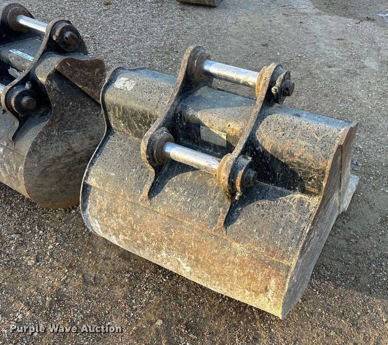 image for item EH7147 (2) Caterpillar excavator buckets