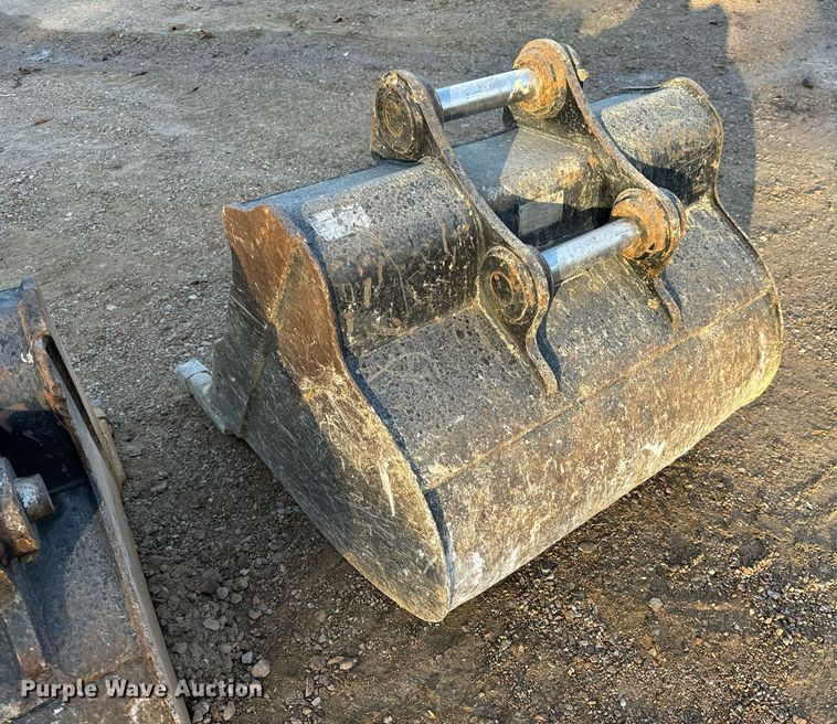 image for item EH7147 (2) Caterpillar excavator buckets