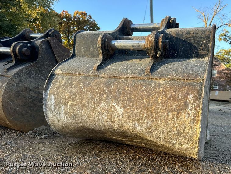 image for item EH7147 (2) Caterpillar excavator buckets