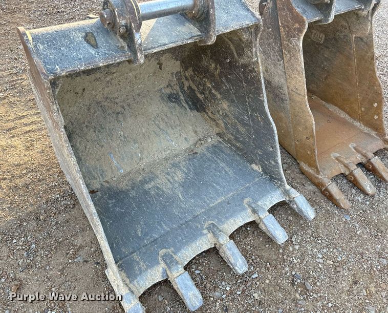 image for item EH7147 (2) Caterpillar excavator buckets