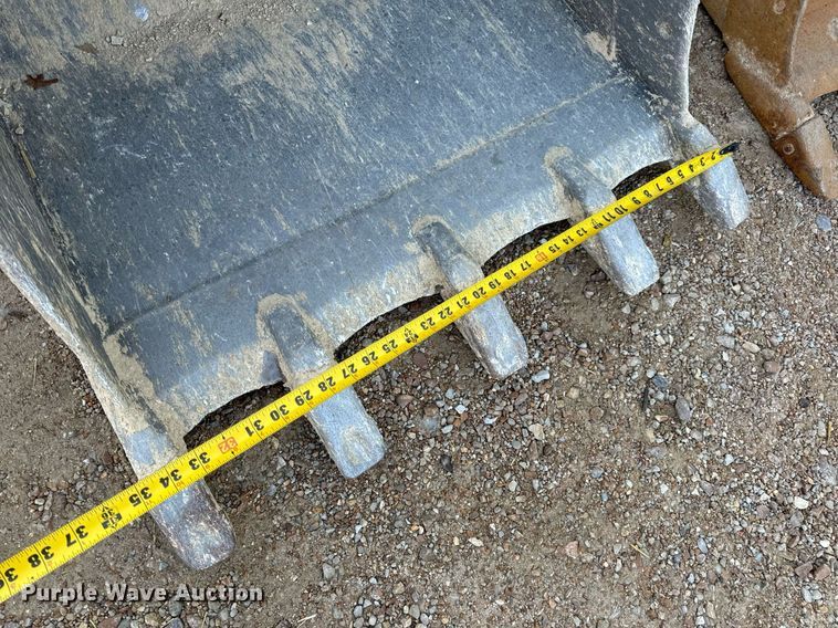 image for item EH7147 (2) Caterpillar excavator buckets