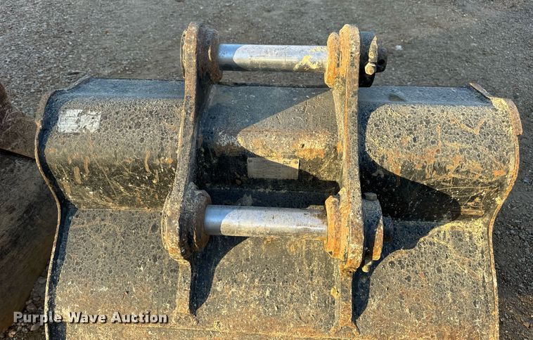 image for item EH7147 (2) Caterpillar excavator buckets