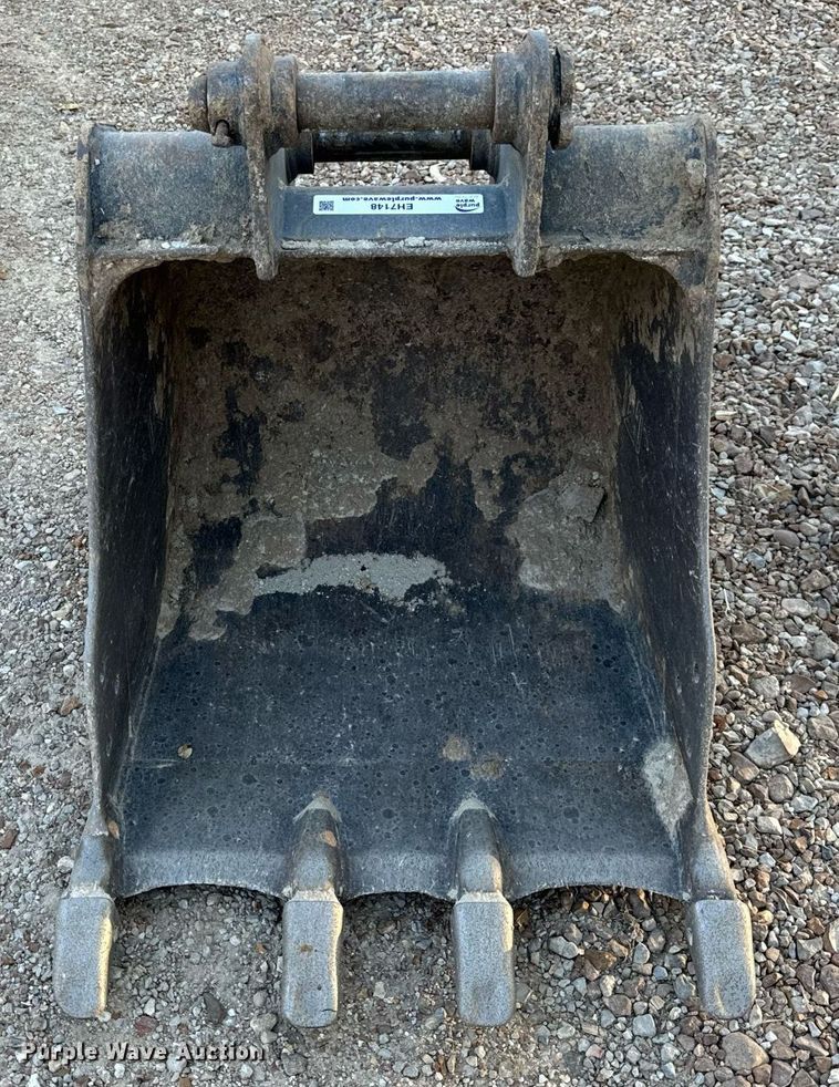 image for item EH7148 Caterpillar excavator bucket
