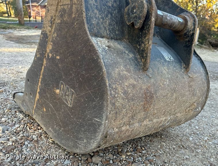 image for item EH7148 Caterpillar excavator bucket