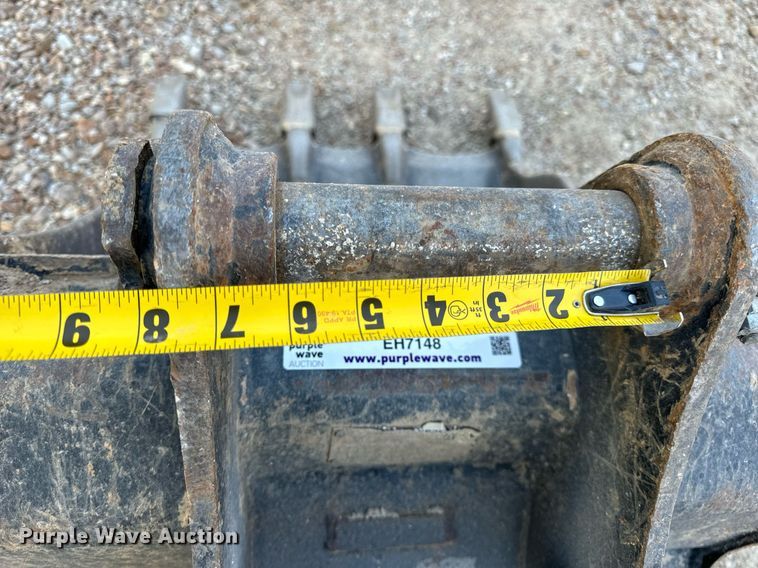 image for item EH7148 Caterpillar excavator bucket