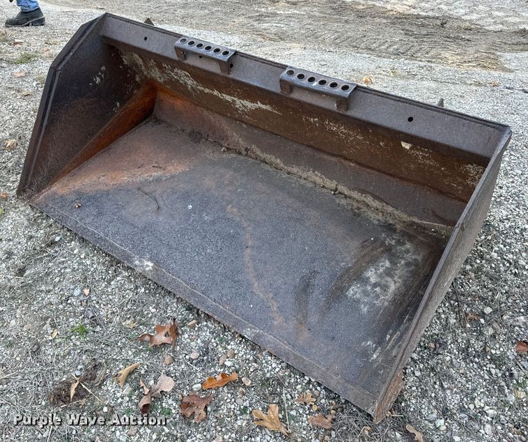 image for item EH7149 Skid steer bucket