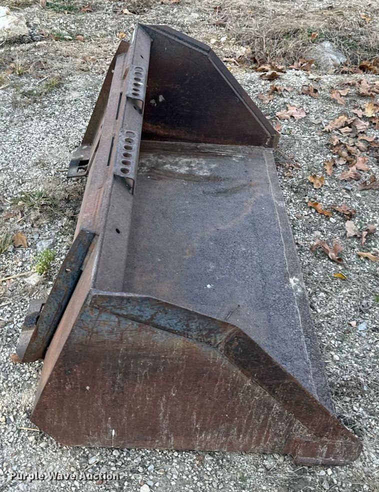 image for item EH7149 Skid steer bucket