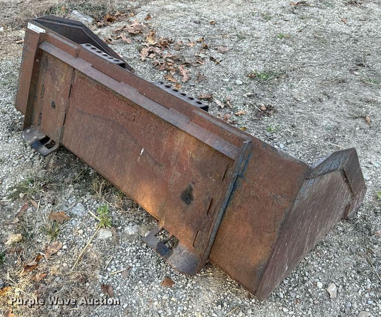 image for item EH7149 Skid steer bucket