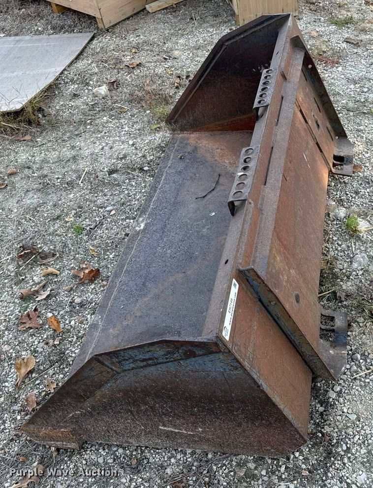 image for item EH7149 Skid steer bucket