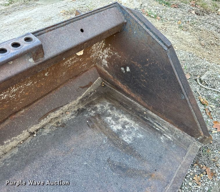 image for item EH7149 Skid steer bucket