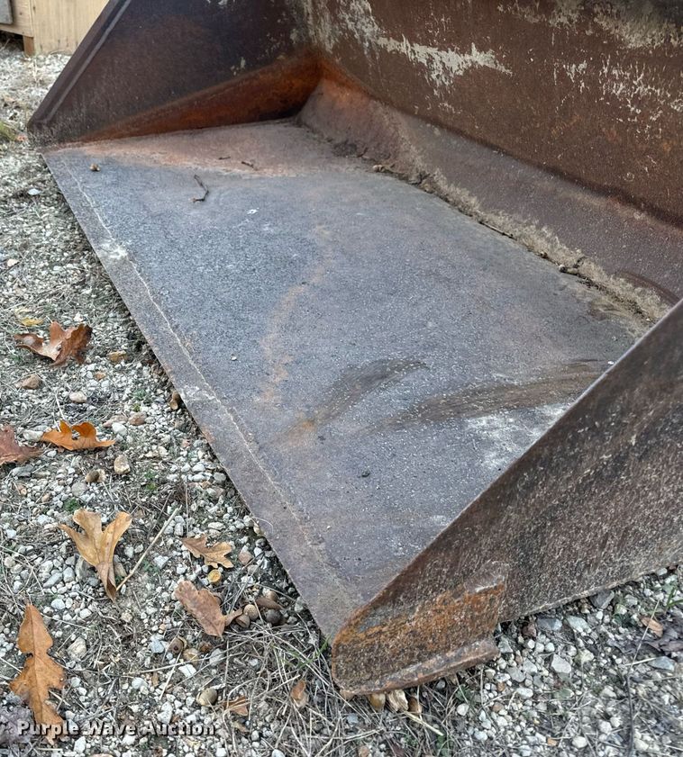 image for item EH7149 Skid steer bucket