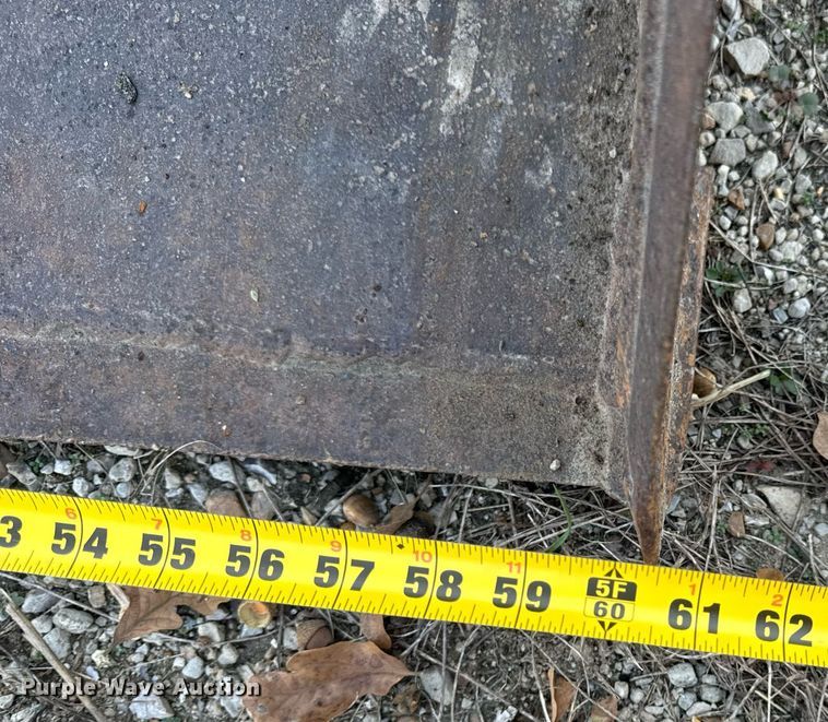 image for item EH7149 Skid steer bucket