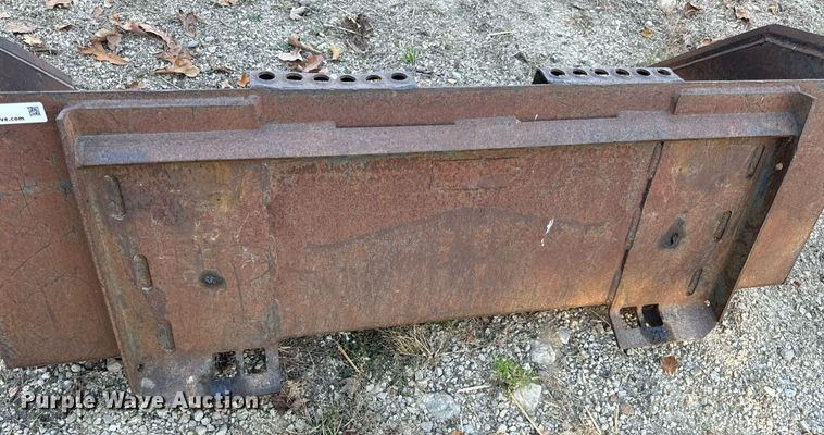 image for item EH7149 Skid steer bucket