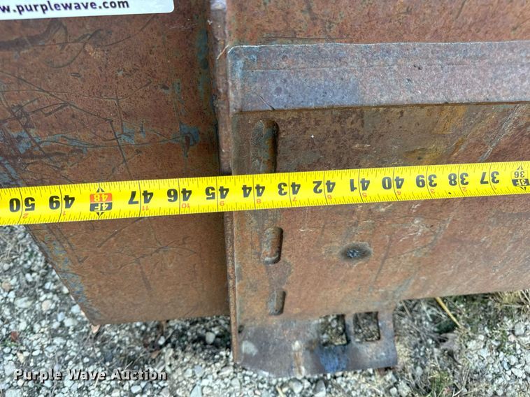 image for item EH7149 Skid steer bucket