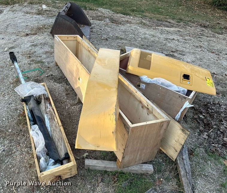 image for item EH7150 Caterpillar excavator parts