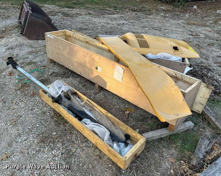 image for item EH7150 Caterpillar excavator parts