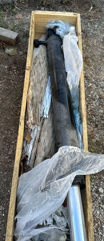 image for item EH7150 Caterpillar excavator parts