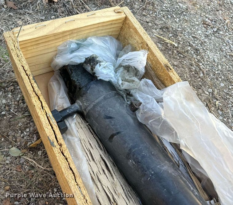 image for item EH7150 Caterpillar excavator parts