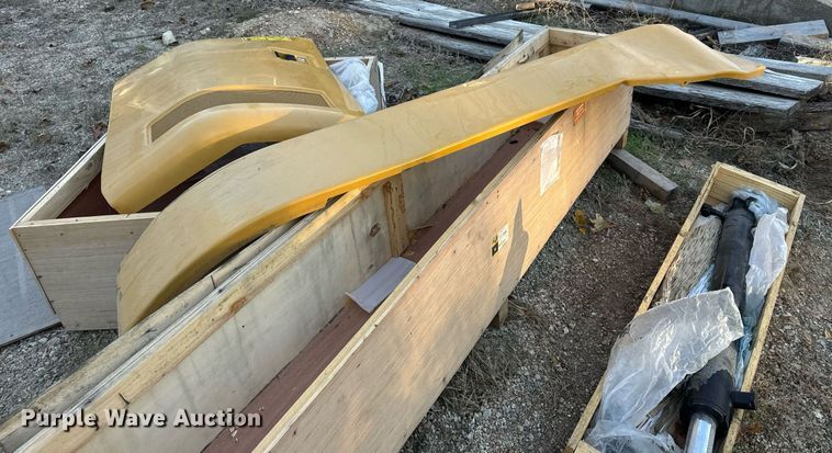 image for item EH7150 Caterpillar excavator parts