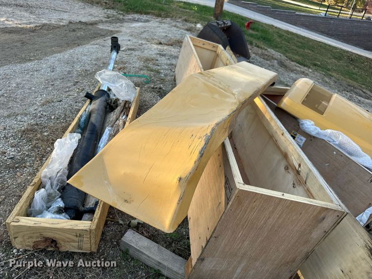 image for item EH7150 Caterpillar excavator parts