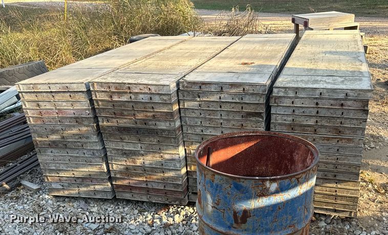 image for item EH7152 Concrete forms