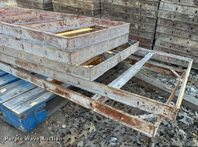 image for item EH7152 Concrete forms