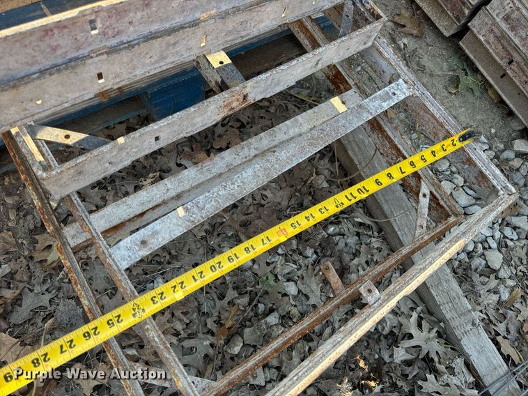 image for item EH7152 Concrete forms