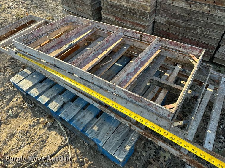 image for item EH7152 Concrete forms