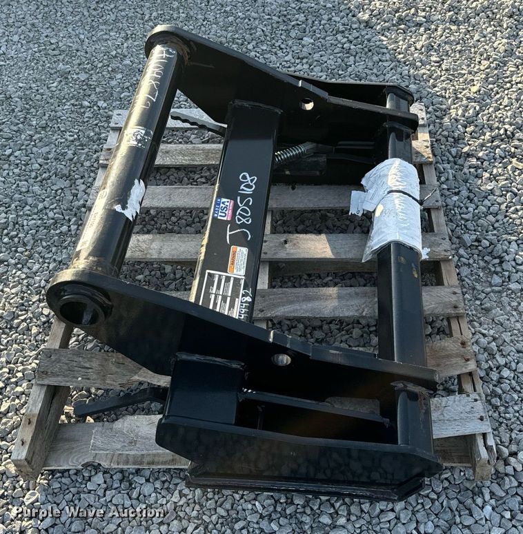 image for item EH7190 2023 Manitou J805108 telehandler to skid steer adapter