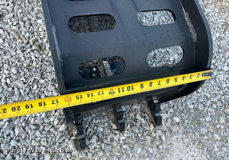 image for item EH7194 Prime skid steer grapple bucket