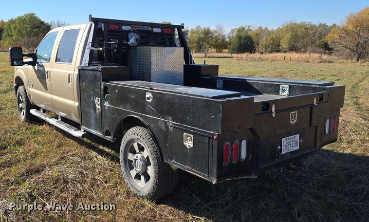 image for item EI4061 2012 Ford F350 Super Duty Crew Cab flatbed pickup truck