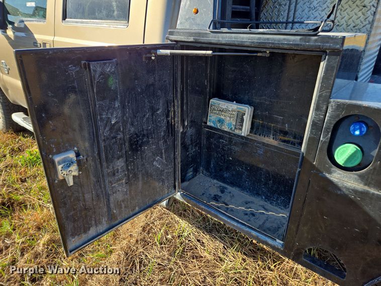 image for item EI4061 2012 Ford F350 Super Duty Crew Cab flatbed pickup truck