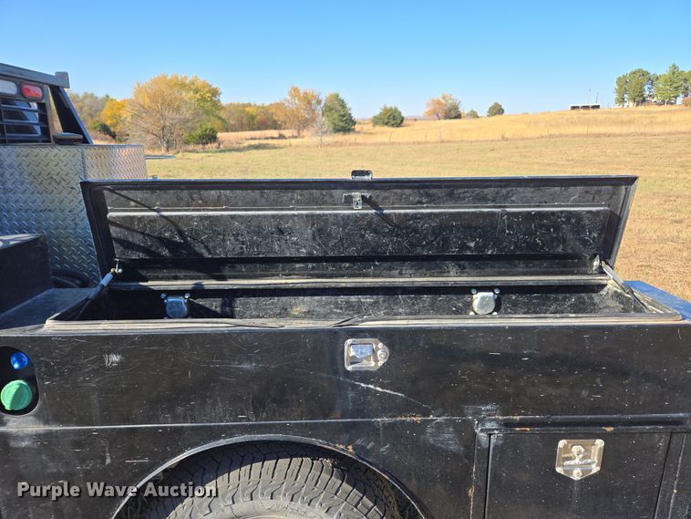 image for item EI4061 2012 Ford F350 Super Duty Crew Cab flatbed pickup truck